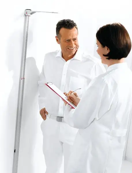 Toise murale adulte mécanique en aluminium Seca 222