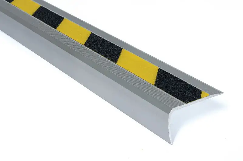 Nez de marche antidérapant en aluminium